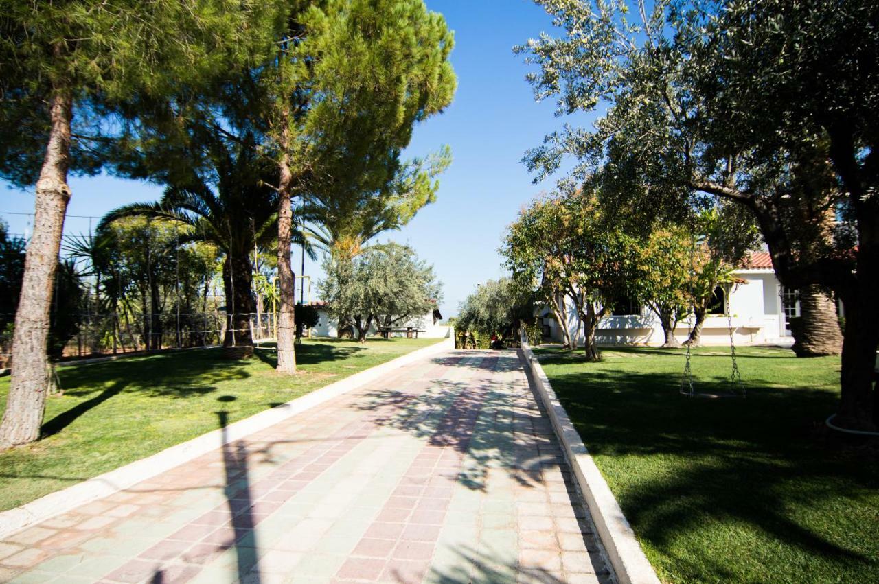 Country Villa Peloponnese With Tennis Court And Pool Zevgolateion Bagian luar foto