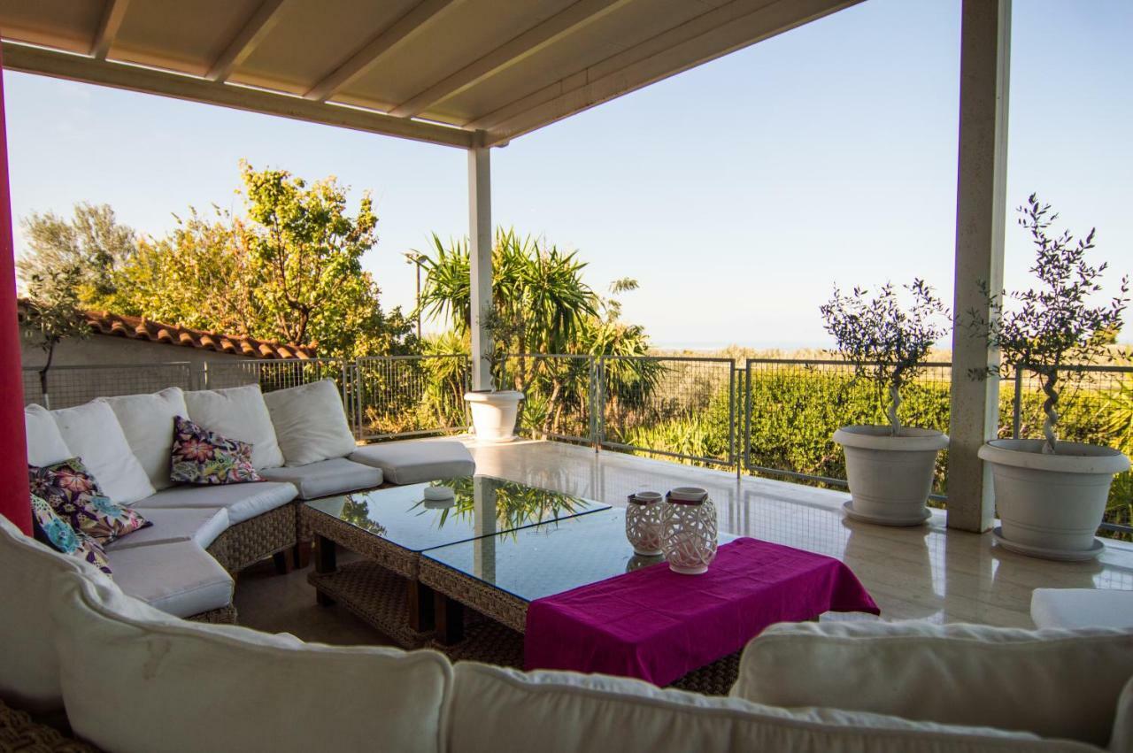 Country Villa Peloponnese With Tennis Court And Pool Zevgolateion Bagian luar foto